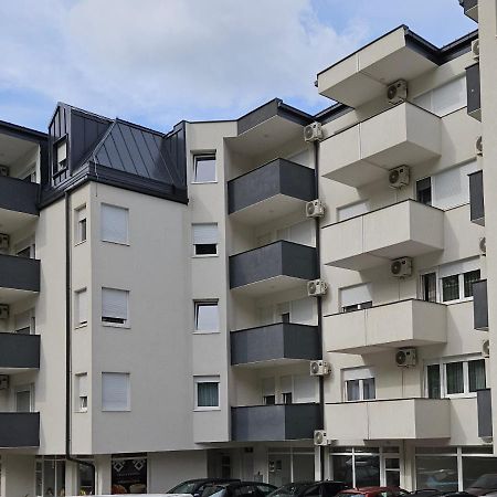 Adav Luxus Apartment فيسوكو المظهر الخارجي الصورة