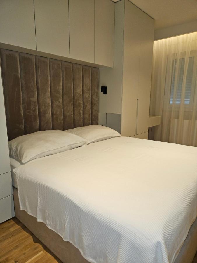 Adav Luxus Apartment فيسوكو المظهر الخارجي الصورة